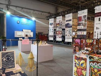 點贊!大學生用文創產品詮釋青島的活力和時尚